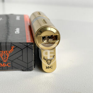 Bombín M&C Condor laton dorado frontal